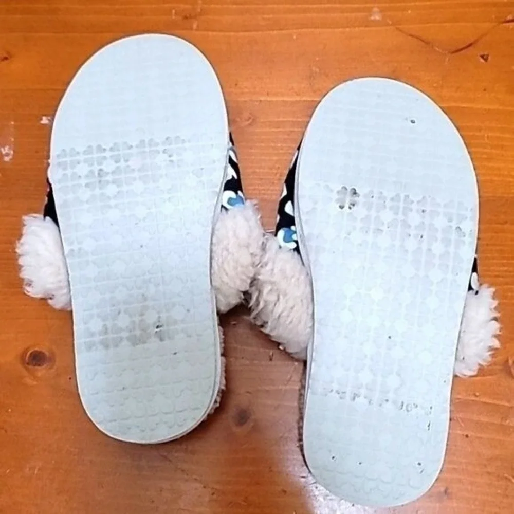 UGG KIDS SLIPPER IN BLACK, BLUE AND WHITE SIZE  SMALL